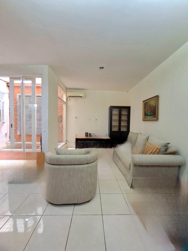 Rumah Cantik 2¼ Lantai Di Bintaro dengan KT 3+1 dan KM 3+1 sudah SHM Baru Renov 2020