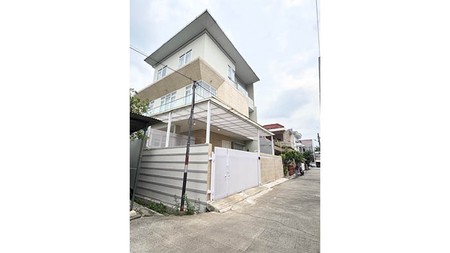 Dijual Rumah Banyo Raya, Kelapa Gading Ventilasi bagus, penerangan alami, udara segar krn pemandangan masih hijau