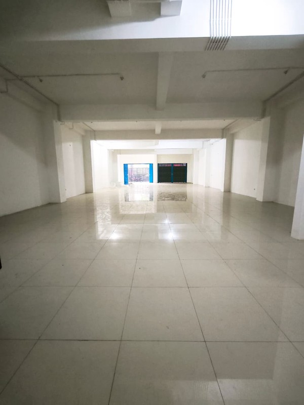 DISEWAKAN GEDUNG 4 LANTAI NOL JALAN RAYA KEDUNGDORO SURABAYA PUSAT