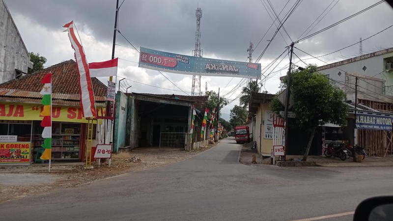 Dijual Properti Multiguna Gudang + Rumah 10 Kamar Tidur Di Pusat Sumpiuh, Banyumas