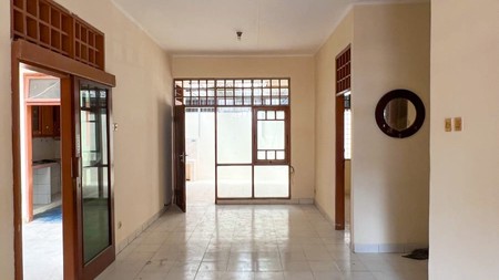 Dijual Rumah Terawat Lokasi Di Jl. Gardenia, Tangerang Selatan