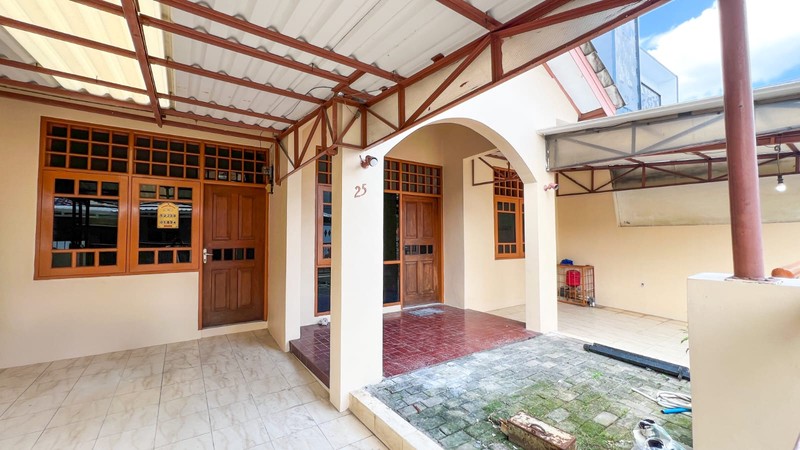 Dijual Rumah Terawat Lokasi Di Jl. Gardenia, Tangerang Selatan