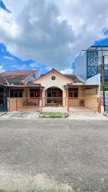 Dijual Rumah Terawat Lokasi Di Jl. Gardenia, Tangerang Selatan