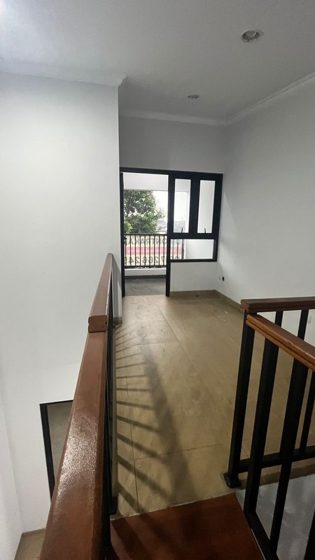 Disewakan Rumah 2 Lantai Semi-Furnish Strategis Ngendak, Caturtunggal - Hanya 5 Menit Ke Amplaz