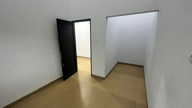 Disewakan Rumah 2 Lantai Semi-Furnish Strategis Ngendak, Caturtunggal - Hanya 5 Menit Ke Amplaz