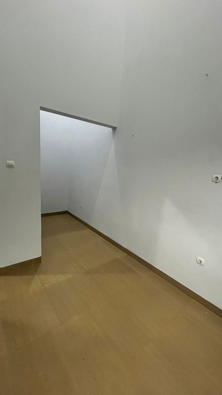 Disewakan Rumah 2 Lantai Semi-Furnish Strategis Ngendak, Caturtunggal - Hanya 5 Menit Ke Amplaz