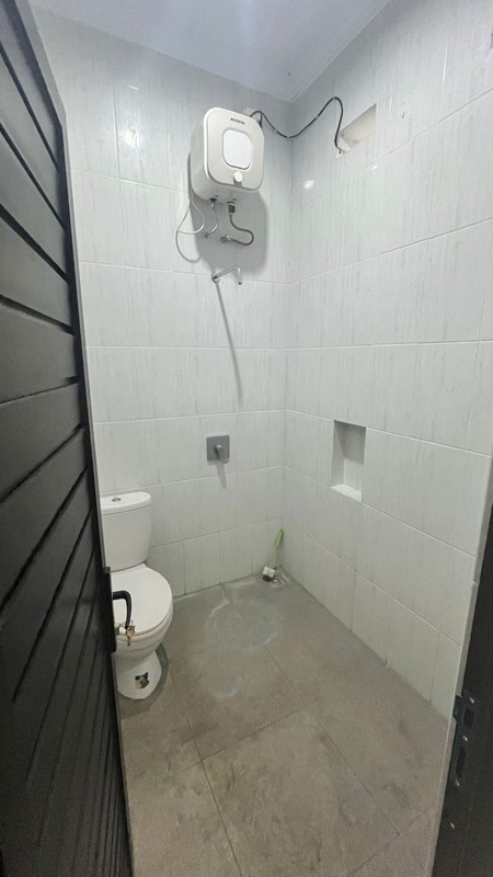 Disewakan Rumah 2 Lantai Semi-Furnish Strategis Ngendak, Caturtunggal - Hanya 5 Menit Ke Amplaz