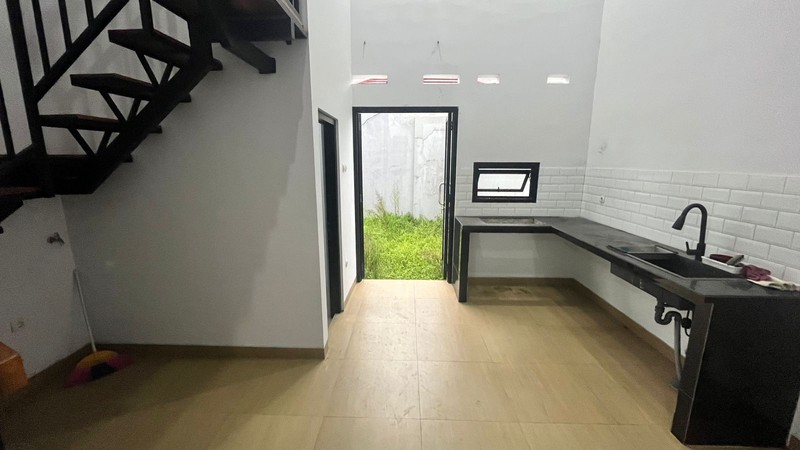 Disewakan Rumah 2 Lantai Semi-Furnish Strategis Ngendak, Caturtunggal - Hanya 5 Menit Ke Amplaz