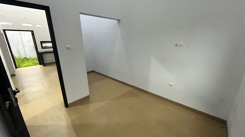 Disewakan Rumah 2 Lantai Semi-Furnish Strategis Ngendak, Caturtunggal - Hanya 5 Menit Ke Amplaz