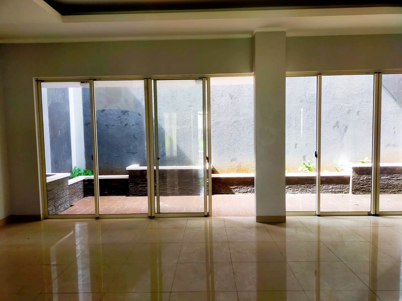 Rumah 3 Lantai dalam Cluster Lokasi Strategis di Bintaro Sektor 7