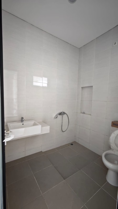 Dijual Rumah Baru Pondok Tjandra -  Cluster Manggis - Modern 2 Lantai dekat Akses TOL, SMA Petra, RS Mitra Keluarga