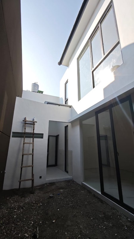 Dijual Rumah Baru Pondok Tjandra -  Cluster Manggis - Modern 2 Lantai dekat Akses TOL, SMA Petra, RS Mitra Keluarga