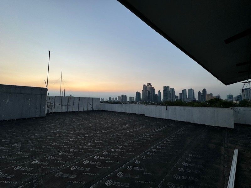 Gedung Ex-Showroom Di Kebayoran Baru