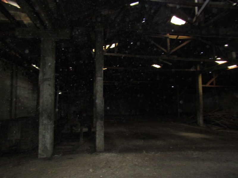 Dijual Gedung Dengan Tanah Yang Luas Lokasi Di Gedong Tataan, Lampung