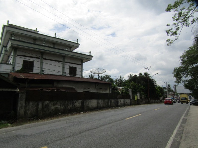 Dijual Gedung Dengan Tanah Yang Luas Lokasi Di Gedong Tataan, Lampung