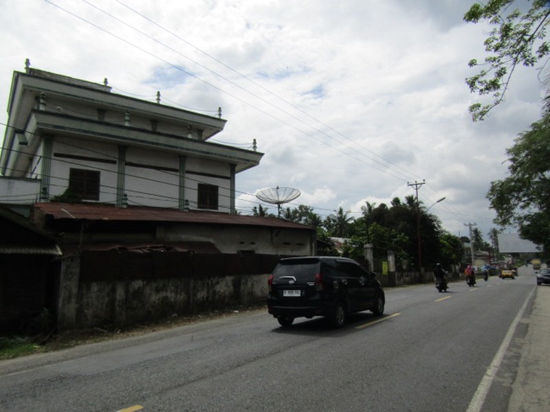 Dijual Gedung Dengan Tanah Yang Luas Lokasi Di Gedong Tataan, Lampung