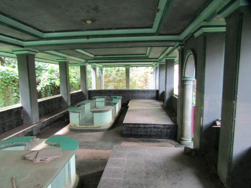 Dijual Gedung Dengan Tanah Yang Luas Lokasi Di Gedong Tataan, Lampung