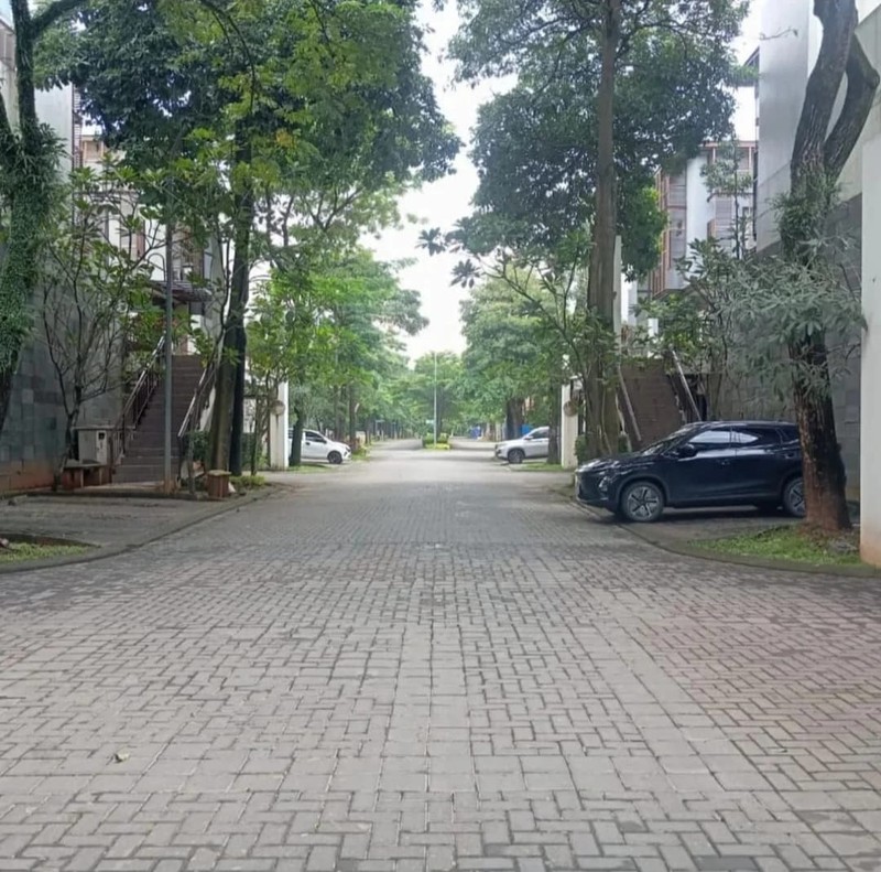 Rumah +kantor Papandayan Raya depan Lyn Cafe Bendan Ngisor Semarang Selatan JUAL CEPAT.