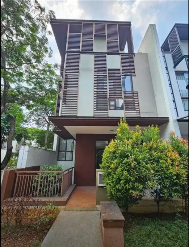 Rumah +kantor Papandayan Raya depan Lyn Cafe Bendan Ngisor Semarang Selatan JUAL CEPAT.