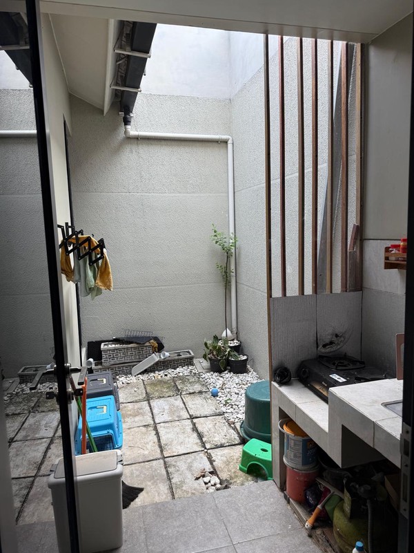 MURAH Dijual Rumah North West Lake Citraland Surabaya Barat Modern 2 Lantai siap Huni