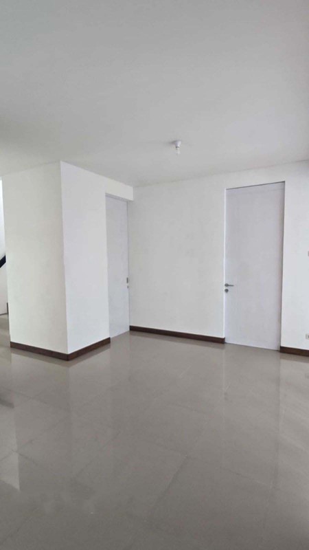 Dijual Rumah Royal Residence Harewood Surabaya Barat - Unit Nyaman 2 Lantai