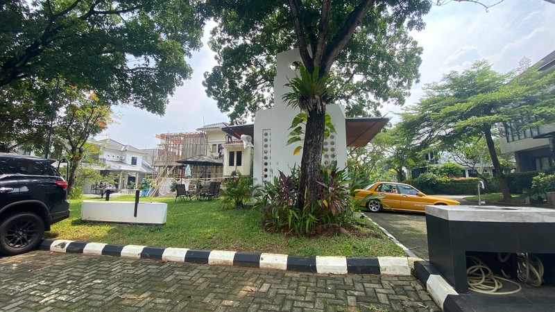 Rumah Cantik di Puri Bintaro - Depan Taman, Lingkungan Asri & Nyaman