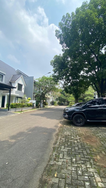 Rumah Cantik di Puri Bintaro - Depan Taman, Lingkungan Asri & Nyaman