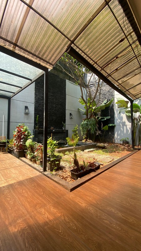 Rumah Cantik di Puri Bintaro - Depan Taman, Lingkungan Asri & Nyaman