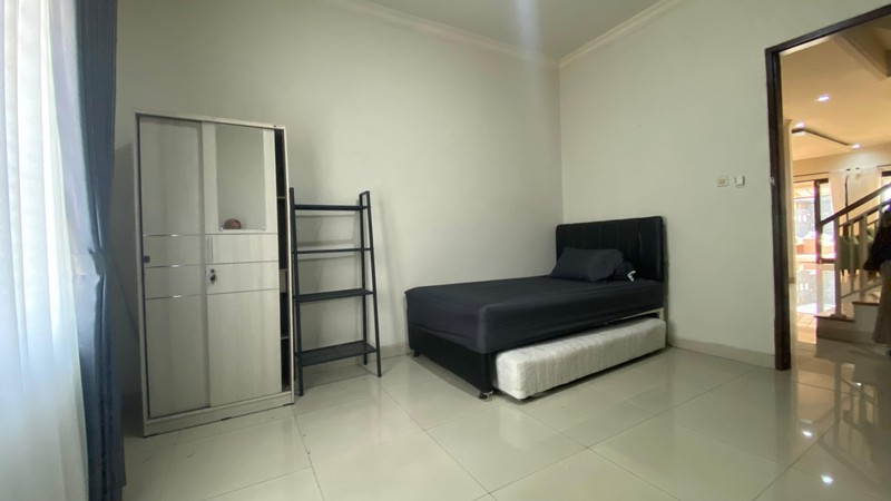 Rumah Cantik di Puri Bintaro - Depan Taman, Lingkungan Asri & Nyaman