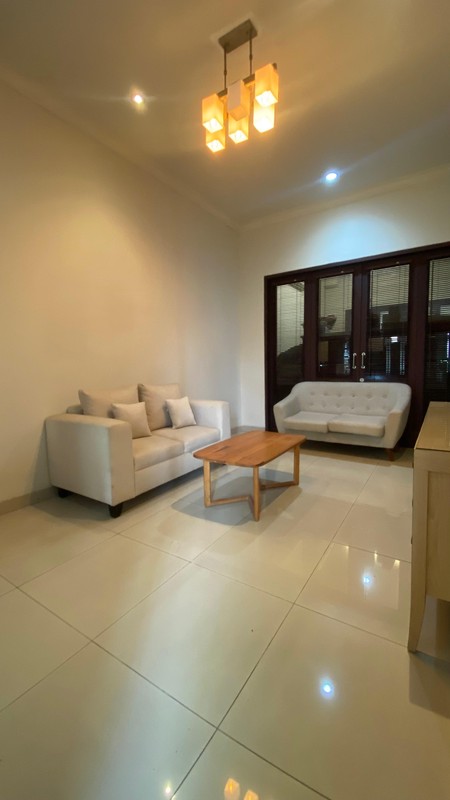 Rumah Cantik di Puri Bintaro - Depan Taman, Lingkungan Asri & Nyaman