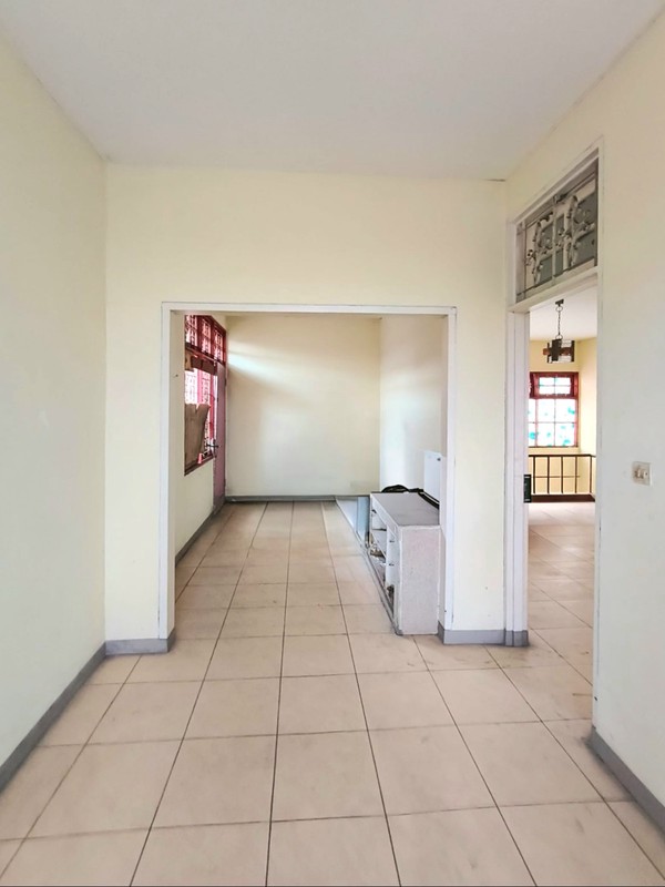 Dijual murah Rumah hoek luas di jalan Bangka-Bengkalis, di Cinere - Depok yang teduh dan sejuk 