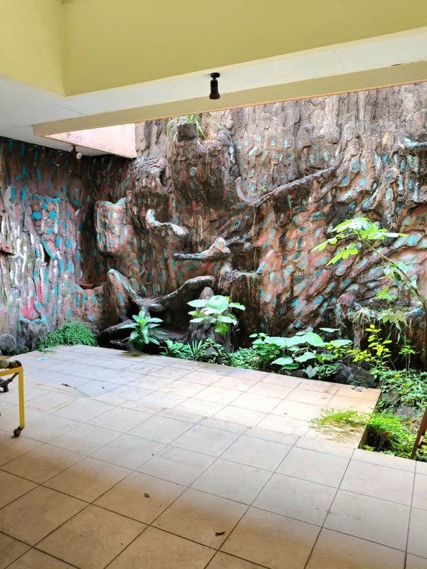 Dijual murah Rumah hoek luas di jalan Bangka-Bengkalis, di Cinere - Depok yang teduh dan sejuk 