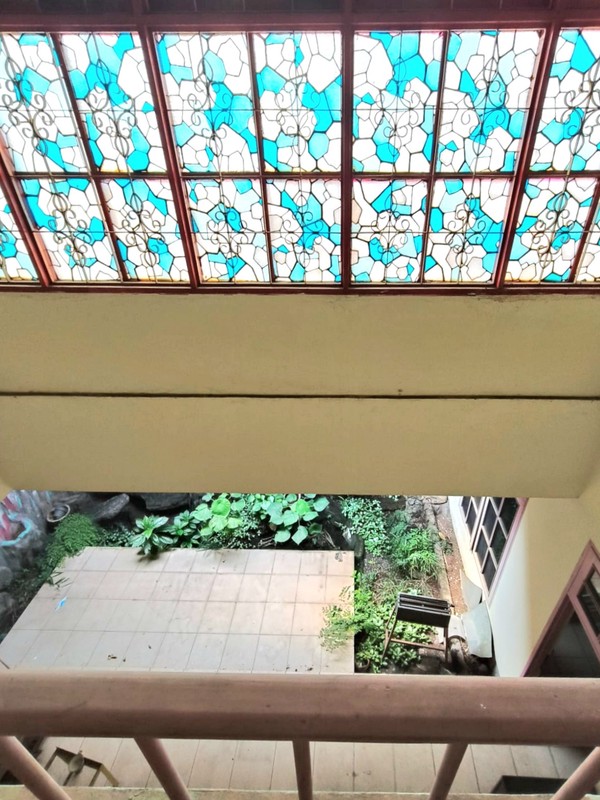 Dijual murah Rumah hoek luas di jalan Bangka-Bengkalis, di Cinere - Depok yang teduh dan sejuk 