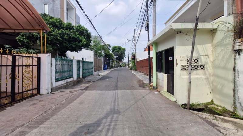 Dijual Rumah Lama Lokasi Strategis Di Kebon Baru, Tebet, Jakarta Selatan