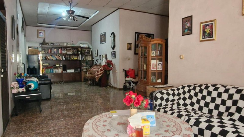 Dijual Rumah Lama Lokasi Strategis Di Kebon Baru, Tebet, Jakarta Selatan