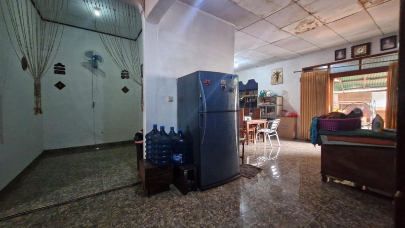 Dijual Rumah Lama Lokasi Strategis Di Kebon Baru, Tebet, Jakarta Selatan