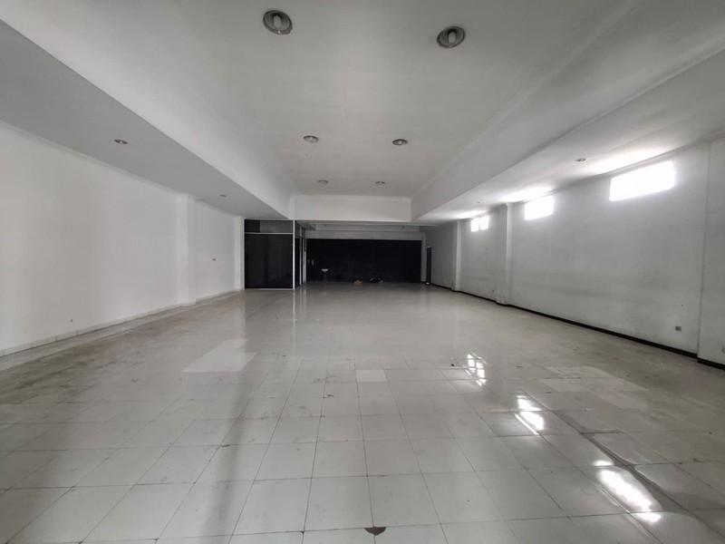 Disewakan Ruang Usaha Komersial Di Jalan Magelang Km 5.5 , Sleman, Dekat Jcm & Monjali