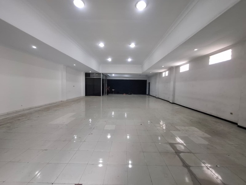 Disewakan Ruang Usaha Komersial Di Jalan Magelang Km 5.5 , Sleman, Dekat Jcm & Monjali