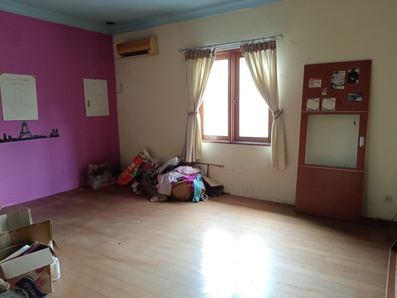 Dijual Rumah 2 Lantai Dengan Halaman Yang Luas di Daerah Pancoran