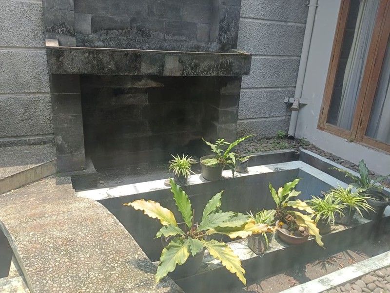 Dijual Rumah 2 Lantai Dengan Halaman Yang Luas di Daerah Pancoran