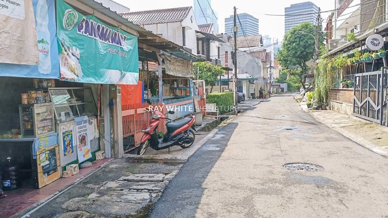 Dijual Rumah Tua di Jl Setiabudi V Cocok Untuk Kos