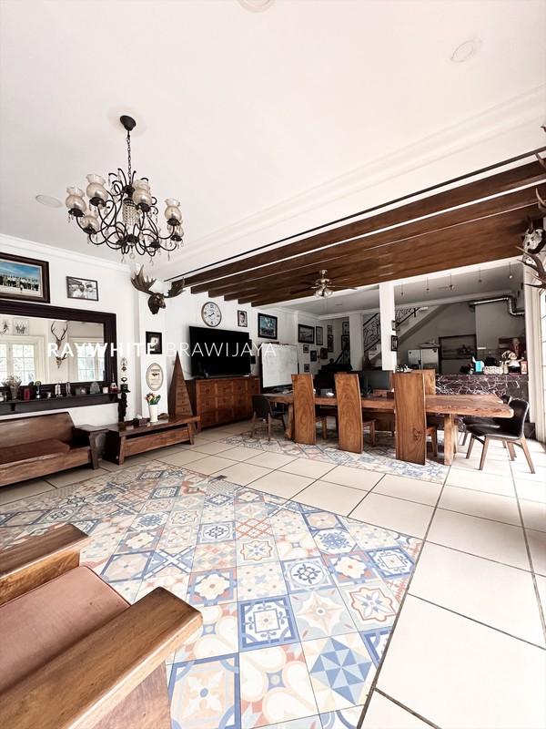 Rumah Hitung Tanah Area Cipete