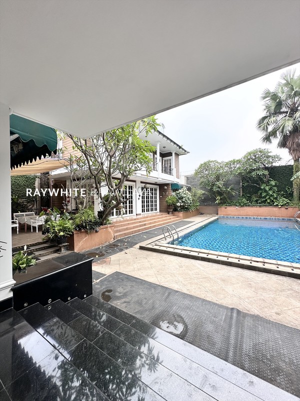 Rumah Hitung Tanah Area Cipete