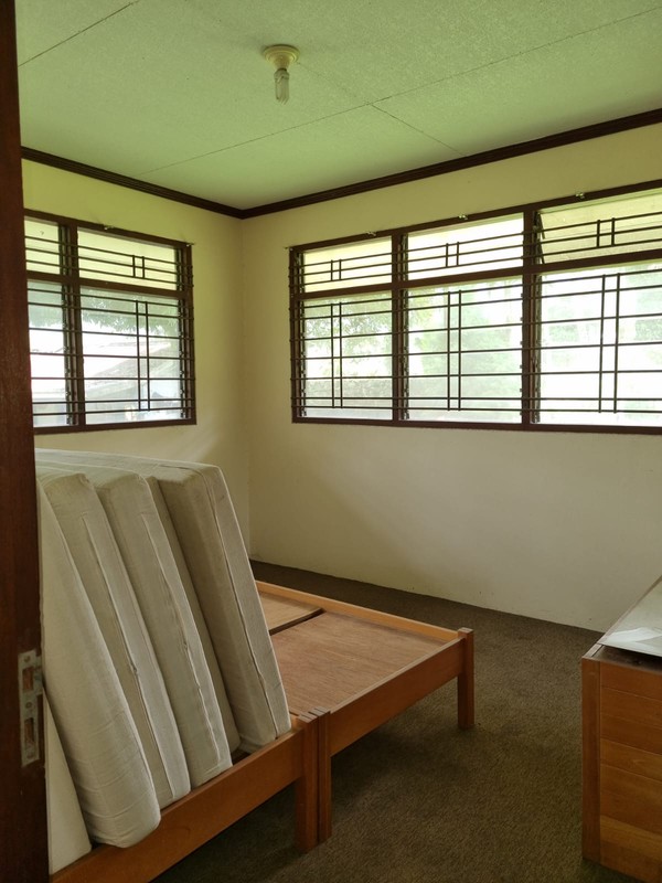 Dijual Villa dengan Halaman Luas dan Lokasi Strategis di Cisarua