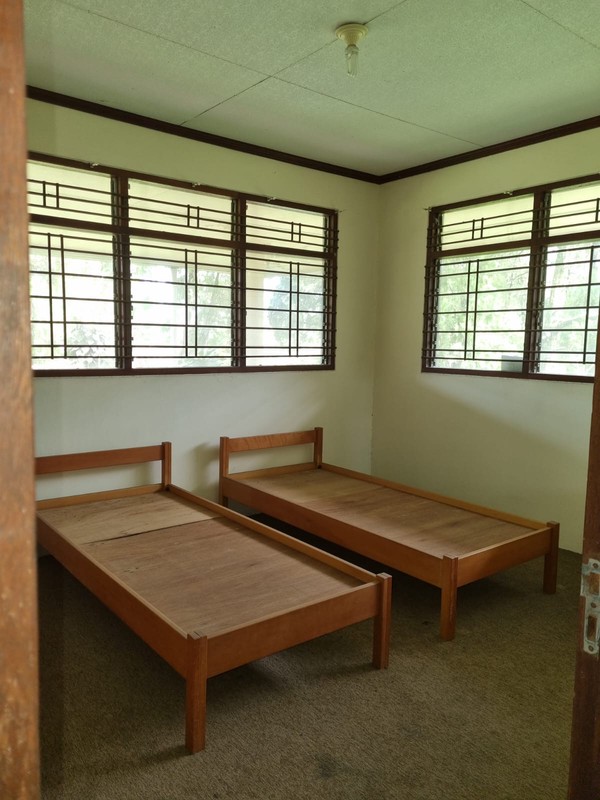 Dijual Villa dengan Halaman Luas dan Lokasi Strategis di Cisarua