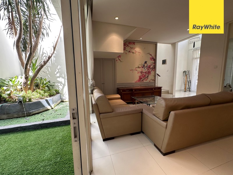 Dijual Rumah Siap Huni Di Grand Pakuwon Cluster North Victoria Surabaya