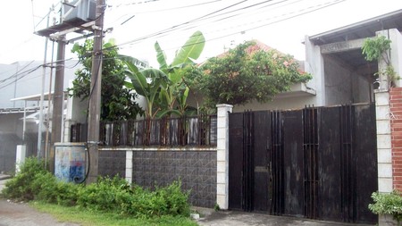 Rumah di Kendangsari Surabaya Selatan, Bagus + Terawat, Row Jalan Lebar