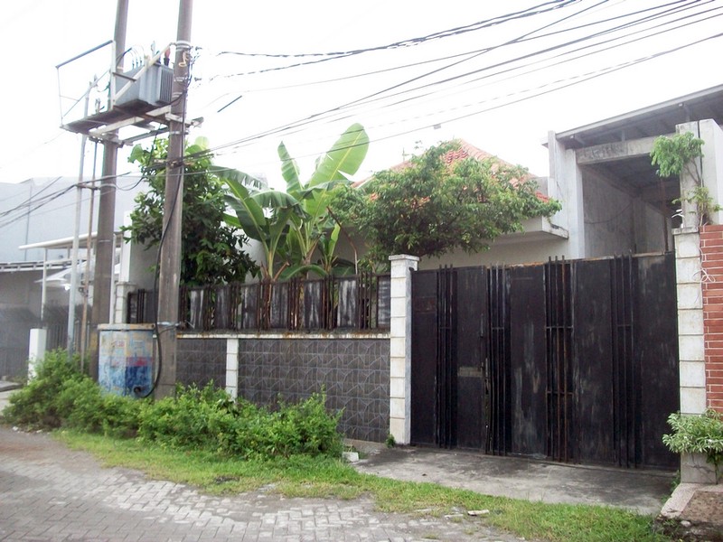 Rumah di Kendangsari Surabaya Selatan, Bagus + Terawat, Row Jalan Lebar