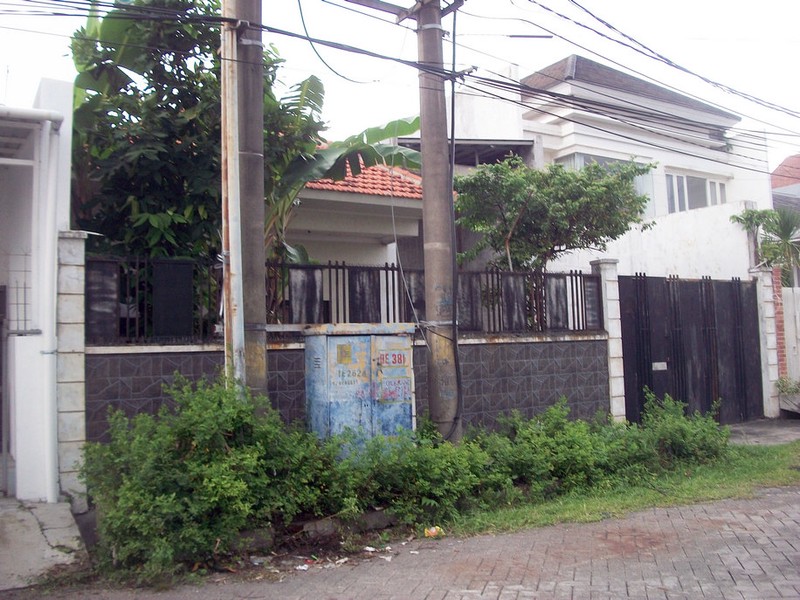 Rumah di Kendangsari Surabaya Selatan, Bagus + Terawat, Row Jalan Lebar