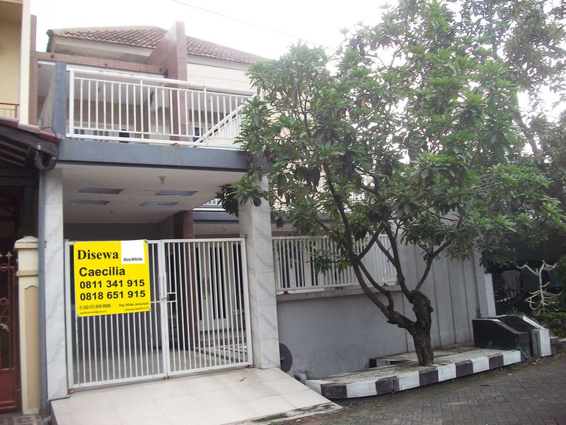Rumah di Kutisari Indah Selatan Surabaya Selatan, 2 Lantai, Furnished, SIAP HUNI